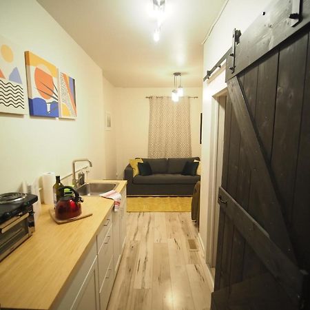 Cozy 1 Bedroom Centrally Located Hamilton Eksteriør bilde